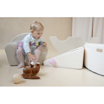 Kindersessel mit Bouclé-Bezug